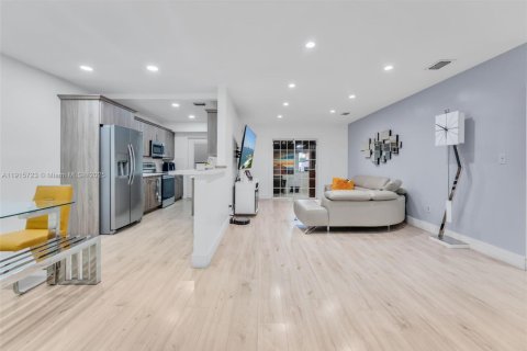 Villa ou maison à vendre à Miami, Floride: 2 chambres, 255.76 m2 № 1975559 - photo 6