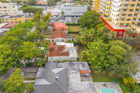 Villa ou maison à vendre à Miami, Floride: 2 chambres, 255.76 m2 № 1975559 - photo 22