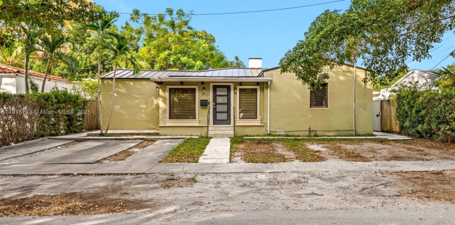 Villa ou maison à Miami, Floride 2 chambres, 255.76 m2 № 1975559