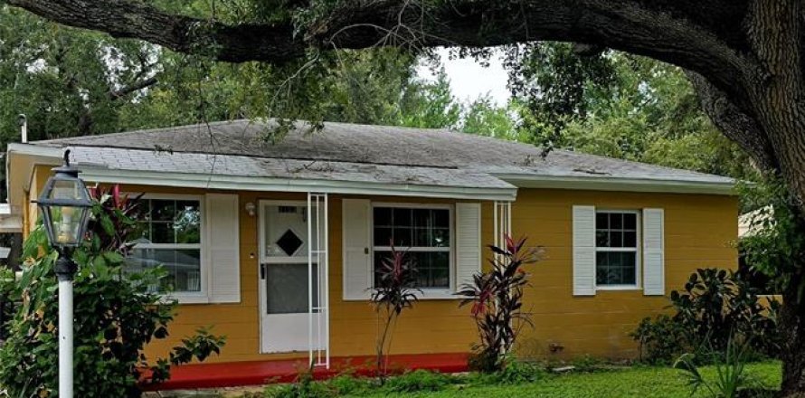 House in Tampa, Florida 3 bedrooms, 117.89 sq.m. № 2404950