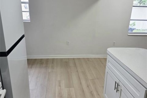 House in Tampa, Florida 3 bedrooms, 117.89 sq.m. № 2404950 - photo 14