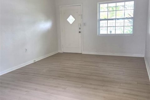 House in Tampa, Florida 3 bedrooms, 117.89 sq.m. № 2404950 - photo 3
