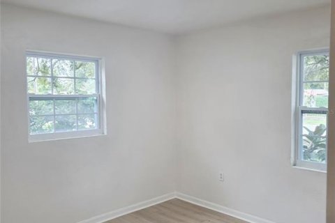 House in Tampa, Florida 3 bedrooms, 117.89 sq.m. № 2404950 - photo 9