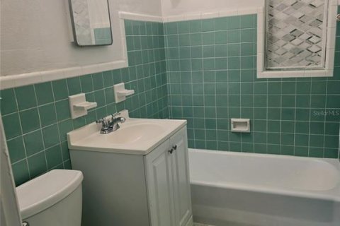 House in Tampa, Florida 3 bedrooms, 117.89 sq.m. № 2404950 - photo 12