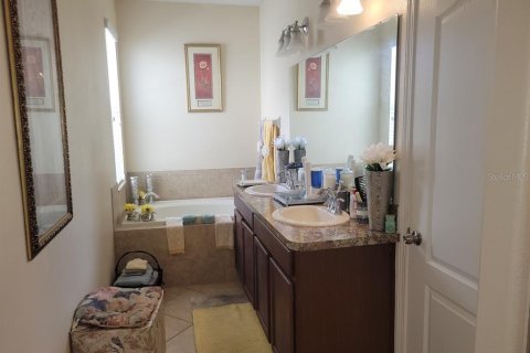 House in Apopka, Florida 3 bedrooms, 177.91 sq.m. № 2306700 - photo 10