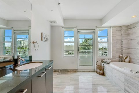 Copropriété à vendre à Fort Lauderdale, Floride: 3 chambres, 286.14 m2 № 2029550 - photo 19