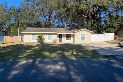 Casa en Ocklawaha, Florida 4 dormitorios, 125.23 m2 № 2296553