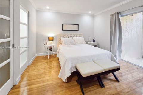 Condo in Miami, Florida, 1 bedroom  № 2086131 - photo 11
