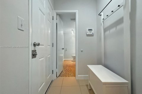 Condo in Miami, Florida, 1 bedroom  № 2086131 - photo 4