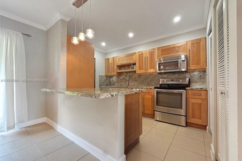 Condo in Miami, Florida, 1 bedroom  № 2086131 - photo 8