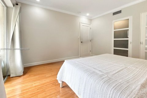 Condo in Miami, Florida, 1 bedroom  № 2086131 - photo 12
