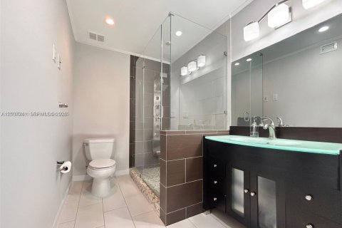 Condo in Miami, Florida, 1 bedroom  № 2086131 - photo 14