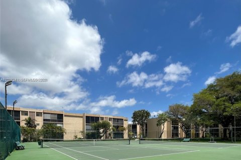 Condo in Miami, Florida, 1 bedroom  № 2086131 - photo 28