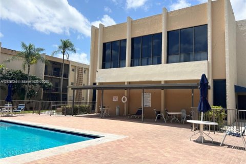 Condo in Miami, Florida, 1 bedroom  № 2086131 - photo 23