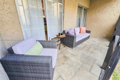 Condo in Miami, Florida, 1 bedroom  № 2086131 - photo 20