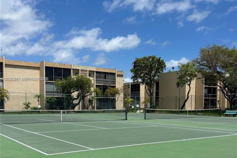 Condo in Miami, Florida, 1 bedroom  № 2086131 - photo 27