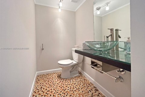 Condo in Miami, Florida, 1 bedroom  № 2086131 - photo 5