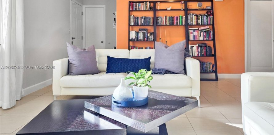 Condo in Miami, Florida, 1 bedroom  № 2086131