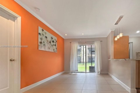 Condo in Miami, Florida, 1 bedroom  № 2086131 - photo 2