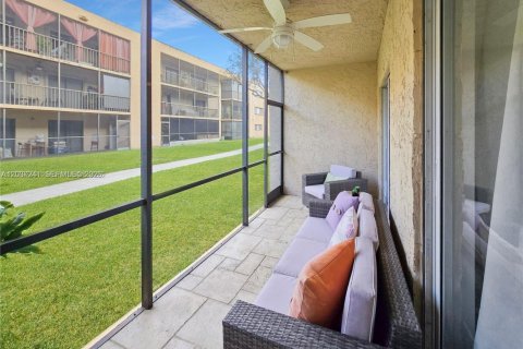 Condo in Miami, Florida, 1 bedroom  № 2086131 - photo 19
