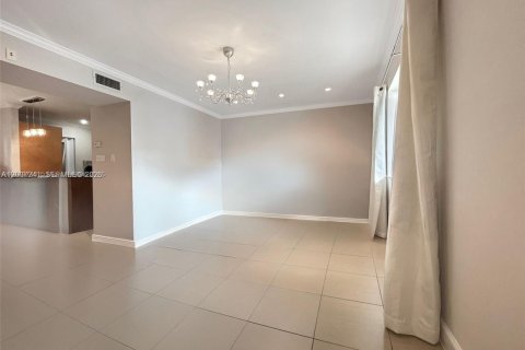 Condo in Miami, Florida, 1 bedroom  № 2086131 - photo 3