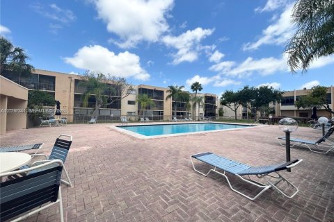 Condo in Miami, Florida, 1 bedroom  № 2086131 - photo 24