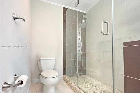 Condo in Miami, Florida, 1 bedroom  № 2086131 - photo 15