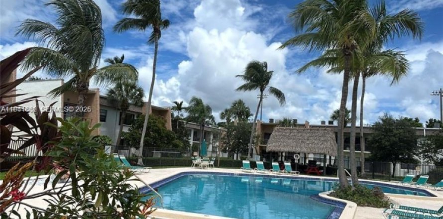 Condominio en Pinecrest, Florida, 2 dormitorios  № 1998921