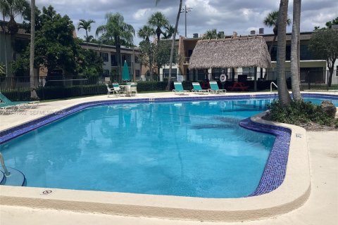 Condominio en alquiler en Pinecrest, Florida, 2 dormitorios, 73.58 m2 № 1998921 - foto 6