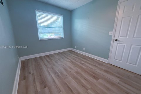 Condo in Dania Beach, Florida, 1 bedroom № 1982208 - photo 8