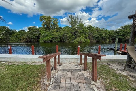 Condo in Dania Beach, Florida, 1 bedroom № 1982208 - photo 12