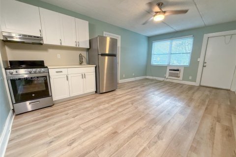 Condo in Dania Beach, Florida, 1 bedroom № 1982208 - photo 2