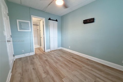 Condo in Dania Beach, Florida, 1 bedroom № 1982208 - photo 4