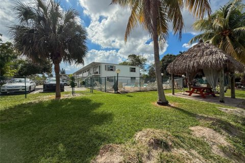 Condo in Dania Beach, Florida, 1 bedroom № 1982208 - photo 14
