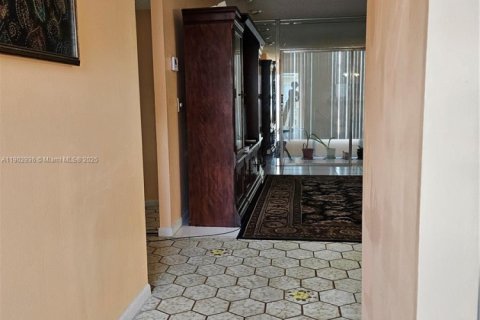 Condo in Lauderdale Lakes, Florida, 2 bedrooms  № 1954153 - photo 7