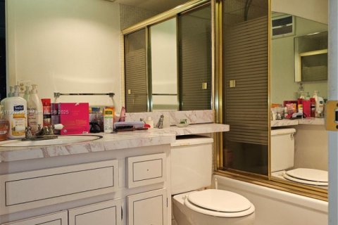 Condo in Lauderdale Lakes, Florida, 2 bedrooms  № 1954153 - photo 15