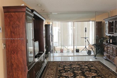 Condo in Lauderdale Lakes, Florida, 2 bedrooms  № 1954153 - photo 4