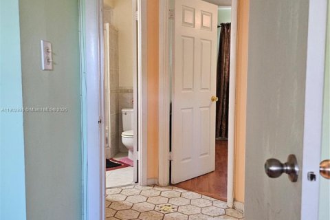 Condo in Lauderdale Lakes, Florida, 2 bedrooms  № 1954153 - photo 13