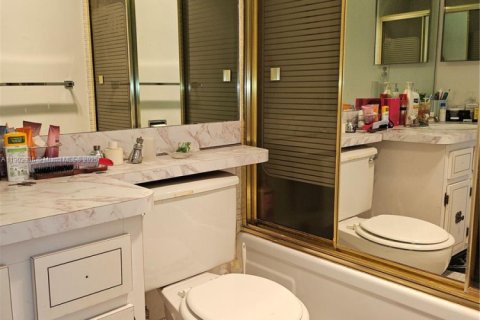 Condo in Lauderdale Lakes, Florida, 2 bedrooms  № 1954153 - photo 16