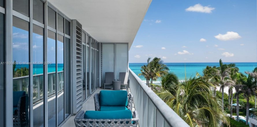 Condominio en Miami Beach, Florida, 2 dormitorios  № 1862129