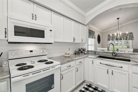 House in Hudson, Florida 3 bedrooms, 147.25 sq.m. № 2230509 - photo 16