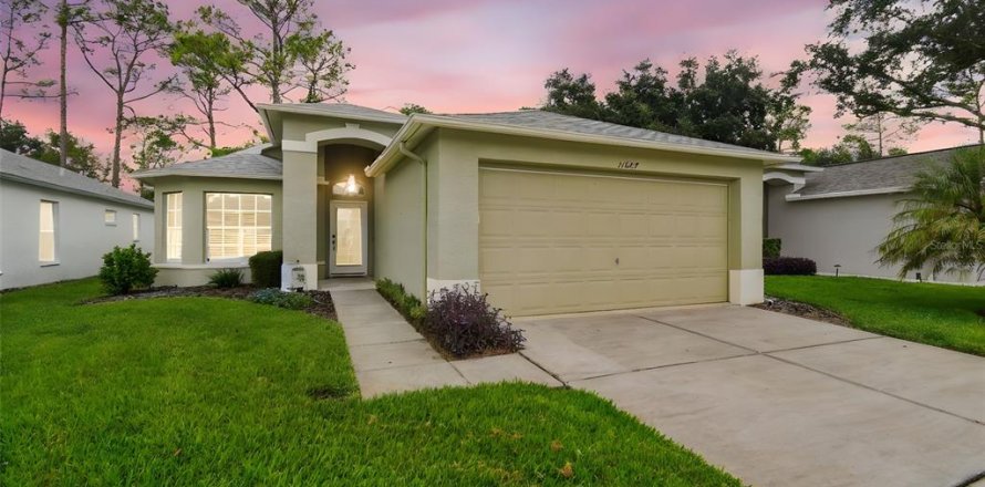 House in Hudson, Florida 3 bedrooms, 147.25 sq.m. № 2230509