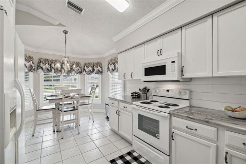 House in Hudson, Florida 3 bedrooms, 147.25 sq.m. № 2230509 - photo 12