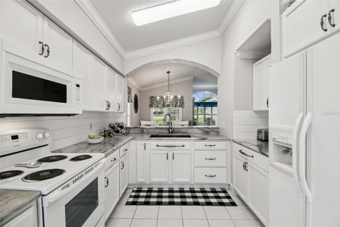 House in Hudson, Florida 3 bedrooms, 147.25 sq.m. № 2230509 - photo 14