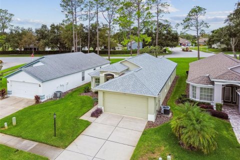 House in Hudson, Florida 3 bedrooms, 147.25 sq.m. № 2230509 - photo 2