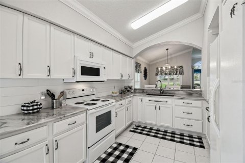 House in Hudson, Florida 3 bedrooms, 147.25 sq.m. № 2230509 - photo 13