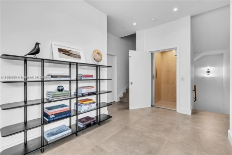 Condo in Miami, Florida, 4 bedrooms  № 1766793 - photo 17