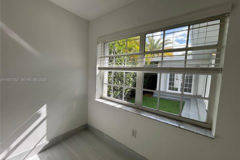 Снять в аренду виллу или дом в Серфсайд, Флорида 5 спален, 155.52м2, № 1975219 - фото 17