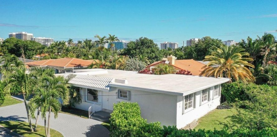 Дом в Серфсайд, Флорида 5 спален, 155.52м2 № 1975219