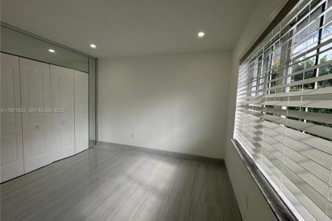 Снять в аренду виллу или дом в Серфсайд, Флорида 5 спален, 155.52м2, № 1975219 - фото 19